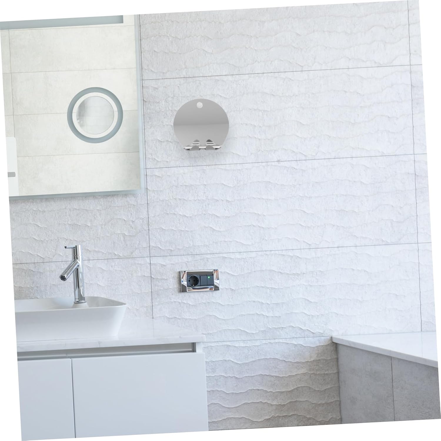 Portable Bathroom Mirror with Suction Cups and Anti-Fog Design