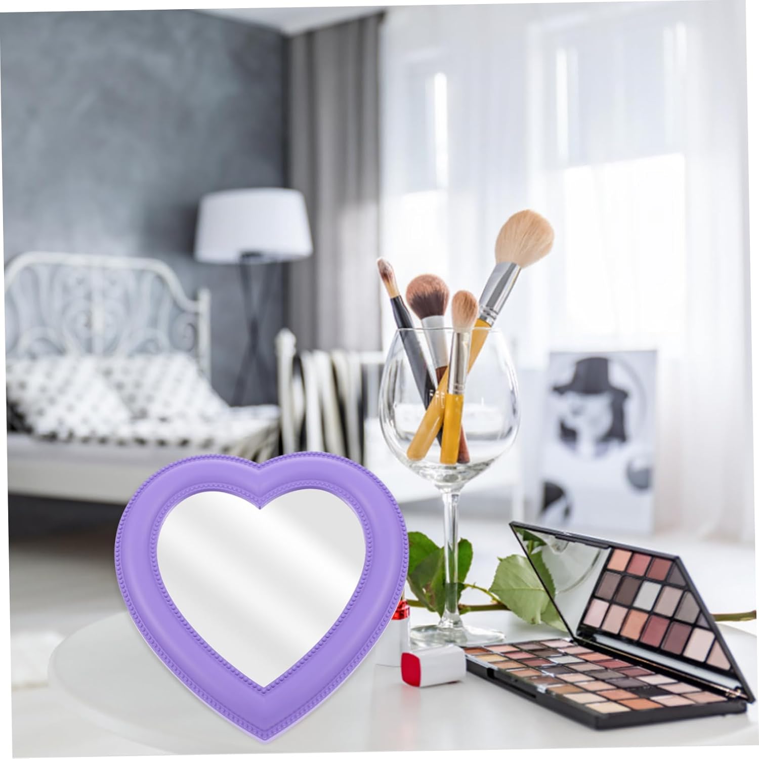 Cute Heart-Shaped Rotating Makeup Mirror